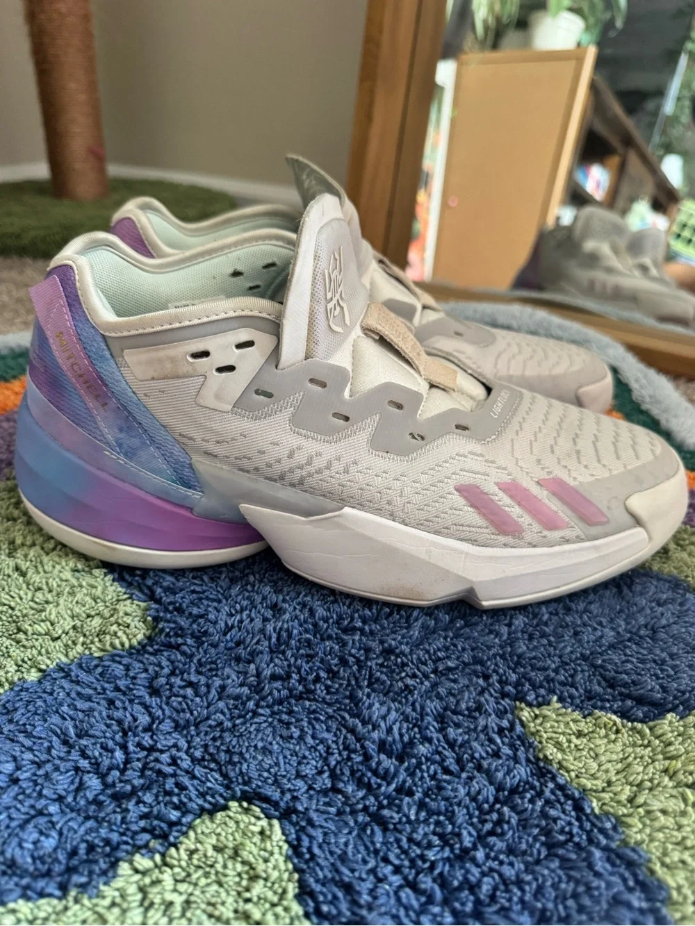 Men’s Adidas D.O.N. Issue #4 Dream It Basketball Shoes in White Size 8.5